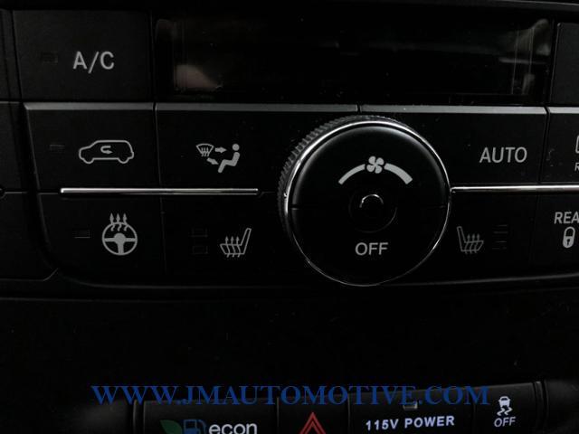 2016 Chrysler Town & Country 4dr Wgn Touring, available for sale in Naugatuck, Connecticut | J&M Automotive Sls&Svc LLC. Naugatuck, Connecticut 2016 Chrysler Town & Country 4dr Wgn Touring, available for sale in Naugatuck, Connecticut | J&M Automotive Sls&Svc LLC. Naugatuck, Connecticut
