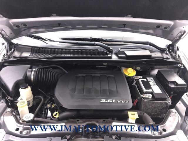 2016 Chrysler Town & Country 4dr Wgn Touring, available for sale in Naugatuck, Connecticut | J&M Automotive Sls&Svc LLC. Naugatuck, Connecticut 2016 Chrysler Town & Country 4dr Wgn Touring, available for sale in Naugatuck, Connecticut | J&M Automotive Sls&Svc LLC. Naugatuck, Connecticut