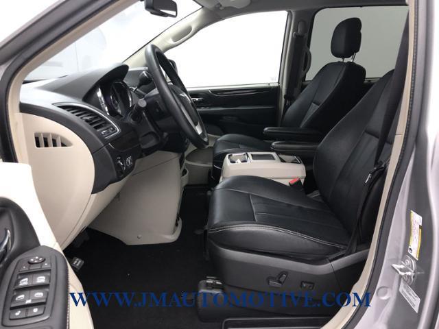 2016 Chrysler Town & Country 4dr Wgn Touring, available for sale in Naugatuck, Connecticut | J&M Automotive Sls&Svc LLC. Naugatuck, Connecticut 2016 Chrysler Town & Country 4dr Wgn Touring, available for sale in Naugatuck, Connecticut | J&M Automotive Sls&Svc LLC. Naugatuck, Connecticut