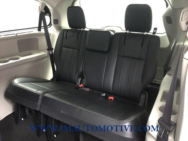 2016 Chrysler Town & Country 4dr Wgn Touring, available for sale in Naugatuck, Connecticut | J&M Automotive Sls&Svc LLC. Naugatuck, Connecticut 2016 Chrysler Town & Country 4dr Wgn Touring, available for sale in Naugatuck, Connecticut | J&M Automotive Sls&Svc LLC. Naugatuck, Connecticut