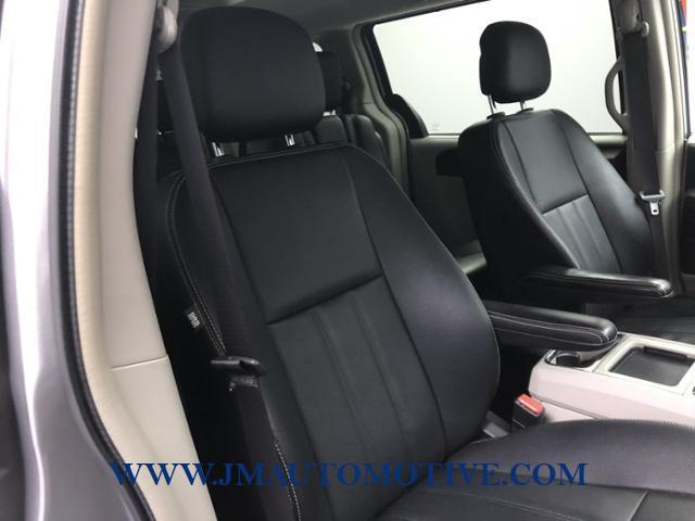 2016 Chrysler Town & Country 4dr Wgn Touring, available for sale in Naugatuck, Connecticut | J&M Automotive Sls&Svc LLC. Naugatuck, Connecticut 2016 Chrysler Town & Country 4dr Wgn Touring, available for sale in Naugatuck, Connecticut | J&M Automotive Sls&Svc LLC. Naugatuck, Connecticut