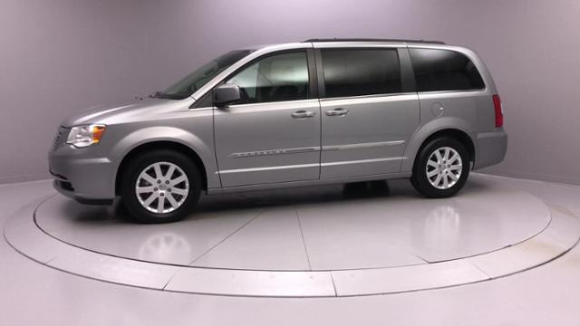 2016 Chrysler Town & Country 4dr Wgn Touring, available for sale in Naugatuck, Connecticut | J&M Automotive Sls&Svc LLC. Naugatuck, Connecticut 2016 Chrysler Town & Country 4dr Wgn Touring, available for sale in Naugatuck, Connecticut | J&M Automotive Sls&Svc LLC. Naugatuck, Connecticut