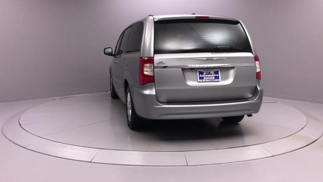 2016 Chrysler Town & Country 4dr Wgn Touring, available for sale in Naugatuck, Connecticut | J&M Automotive Sls&Svc LLC. Naugatuck, Connecticut 2016 Chrysler Town & Country 4dr Wgn Touring, available for sale in Naugatuck, Connecticut | J&M Automotive Sls&Svc LLC. Naugatuck, Connecticut