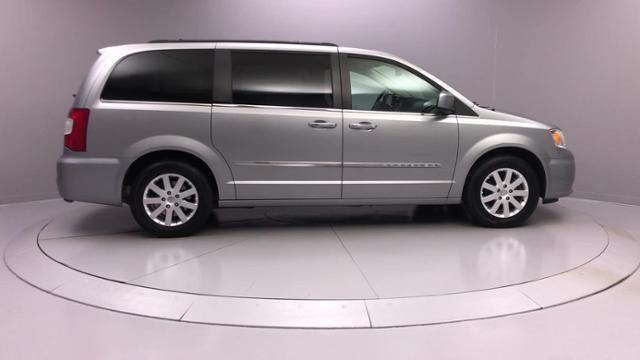 2016 Chrysler Town & Country 4dr Wgn Touring, available for sale in Naugatuck, Connecticut | J&M Automotive Sls&Svc LLC. Naugatuck, Connecticut 2016 Chrysler Town & Country 4dr Wgn Touring, available for sale in Naugatuck, Connecticut | J&M Automotive Sls&Svc LLC. Naugatuck, Connecticut