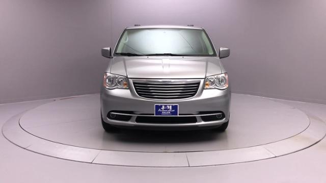 2016 Chrysler Town & Country 4dr Wgn Touring, available for sale in Naugatuck, Connecticut | J&M Automotive Sls&Svc LLC. Naugatuck, Connecticut 2016 Chrysler Town & Country 4dr Wgn Touring, available for sale in Naugatuck, Connecticut | J&M Automotive Sls&Svc LLC. Naugatuck, Connecticut