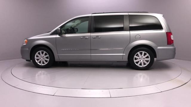 2016 Chrysler Town & Country 4dr Wgn Touring, available for sale in Naugatuck, Connecticut | J&M Automotive Sls&Svc LLC. Naugatuck, Connecticut 2016 Chrysler Town & Country 4dr Wgn Touring, available for sale in Naugatuck, Connecticut | J&M Automotive Sls&Svc LLC. Naugatuck, Connecticut