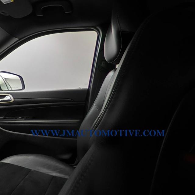 2015 Jeep Grand Cherokee 4WD 4dr Altitude, available for sale in Naugatuck, Connecticut | J&M Automotive Sls&Svc LLC. Naugatuck, Connecticut 2015 Jeep Grand Cherokee 4WD 4dr Altitude, available for sale in Naugatuck, Connecticut | J&M Automotive Sls&Svc LLC. Naugatuck, Connecticut