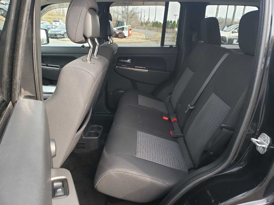 Used Jeep Liberty 4WD 4dr Renegade 2010 | Riverside Motorcars, LLC. Naugatuck, Connecticut Used Jeep Liberty 4WD 4dr Renegade 2010 | Riverside Motorcars, LLC. Naugatuck, Connecticut