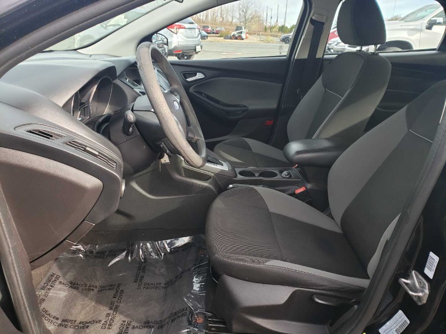 Used Ford Focus 4dr Sdn SE 2013 | Riverside Motorcars, LLC. Naugatuck, Connecticut Used Ford Focus 4dr Sdn SE 2013 | Riverside Motorcars, LLC. Naugatuck, Connecticut
