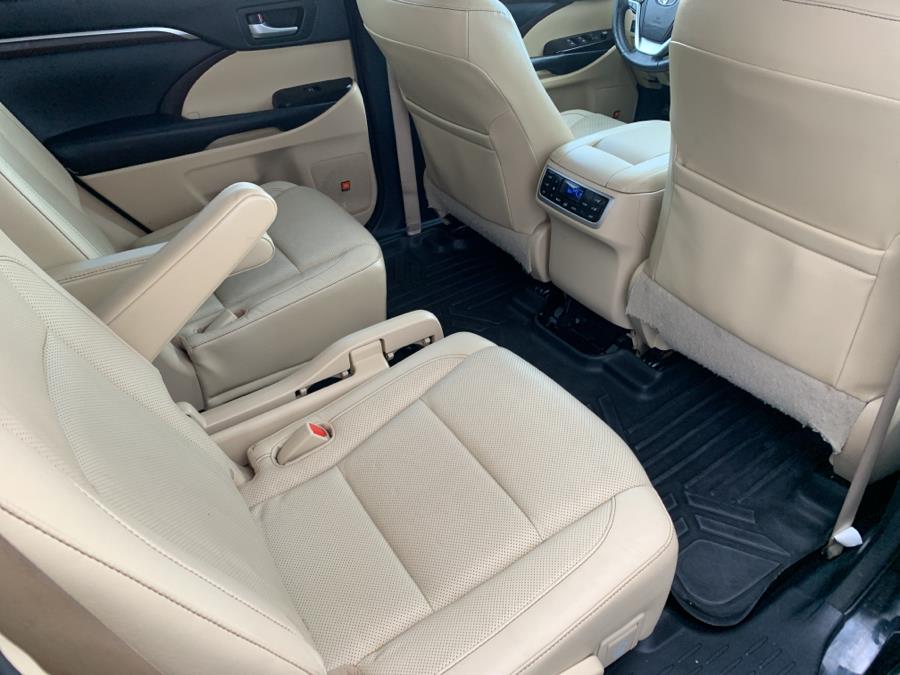 Used Toyota Highlander AWD 4dr V6 Limited (Natl) 2014 | Dealertown Auto Wholesalers. Milford, Connecticut Used Toyota Highlander AWD 4dr V6 Limited (Natl) 2014 | Dealertown Auto Wholesalers. Milford, Connecticut