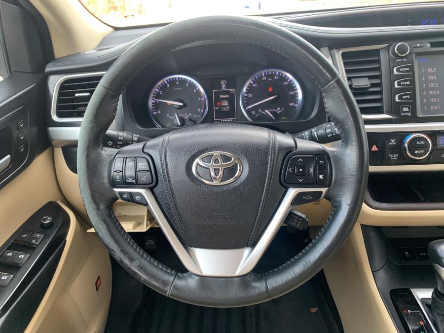 Used Toyota Highlander AWD 4dr V6 Limited (Natl) 2014 | Dealertown Auto Wholesalers. Milford, Connecticut Used Toyota Highlander AWD 4dr V6 Limited (Natl) 2014 | Dealertown Auto Wholesalers. Milford, Connecticut