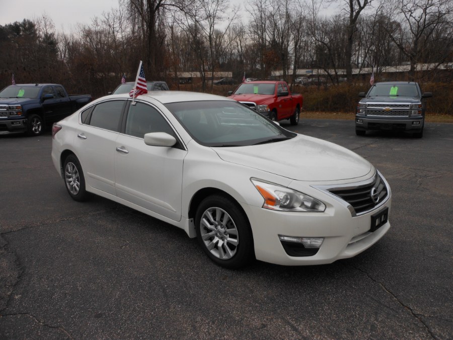 Used Nissan Altima 4dr Sdn I4 2.5 S 2015 | Yantic Auto Center. Yantic, Connecticut