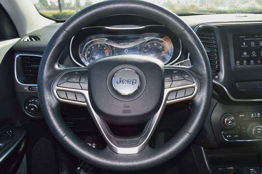 2019 Jeep Cherokee Latitude FWD, available for sale in Moreno Valley, California | Fusion Motors Inc. Moreno Valley, California 2019 Jeep Cherokee Latitude FWD, available for sale in Moreno Valley, California | Fusion Motors Inc. Moreno Valley, California