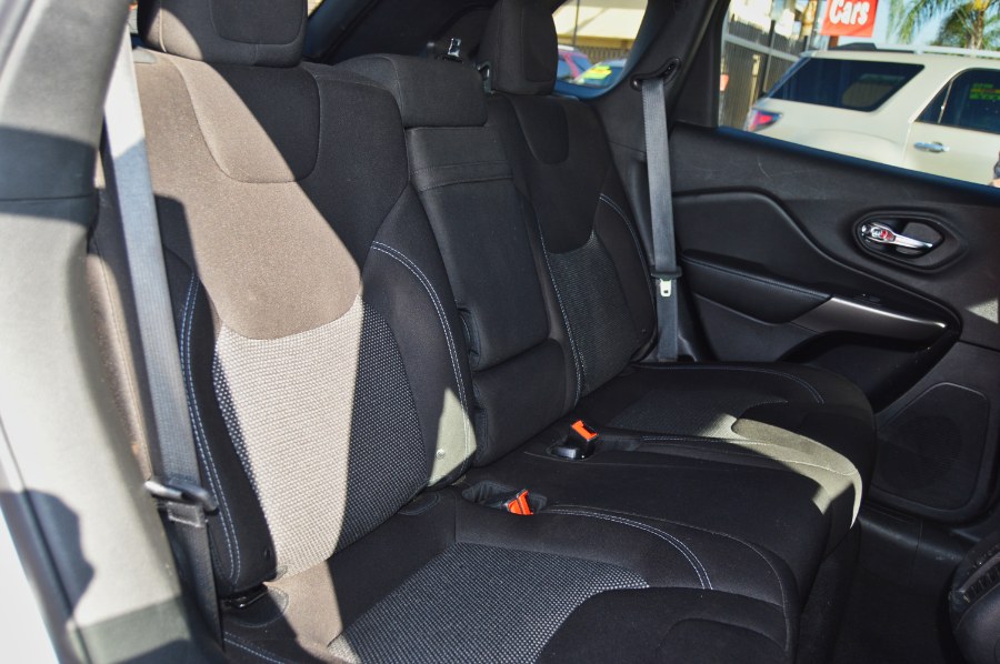 2019 Jeep Cherokee Latitude FWD, available for sale in Moreno Valley, California | Fusion Motors Inc. Moreno Valley, California 2019 Jeep Cherokee Latitude FWD, available for sale in Moreno Valley, California | Fusion Motors Inc. Moreno Valley, California
