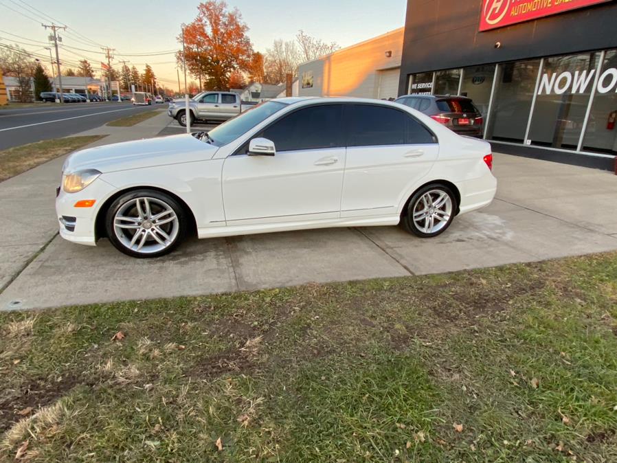 Used Mercedes-Benz C-Class 4dr Sdn C300 Luxury 4MATIC 2013 | House of Cars CT. Meriden, Connecticut