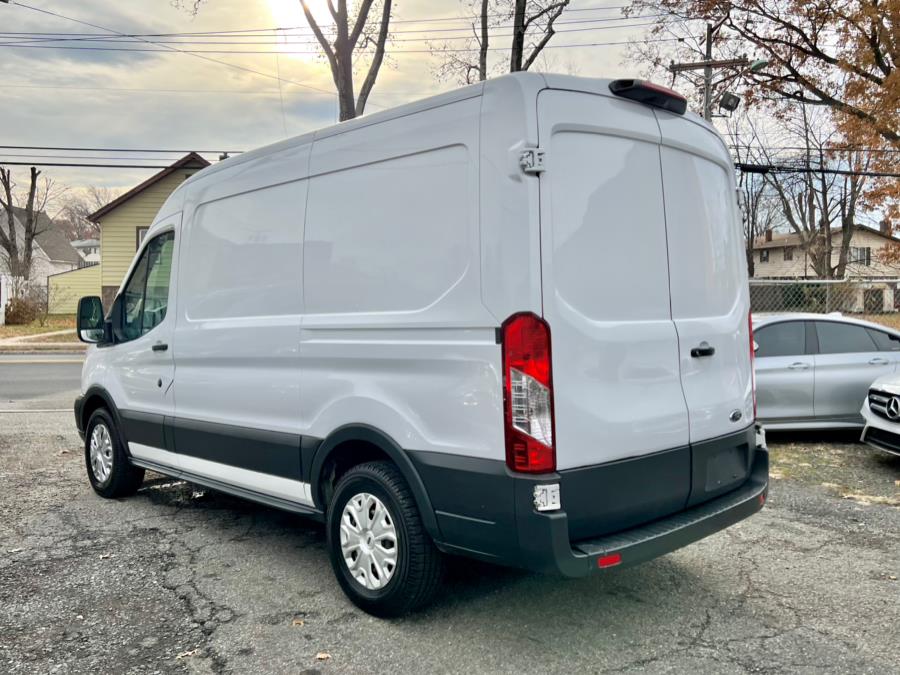 Used Ford Transit Van T-150 130" Med Rf 8600 GVWR Sliding RH Dr 2018 | Easy Credit of Jersey. South Hackensack, New Jersey