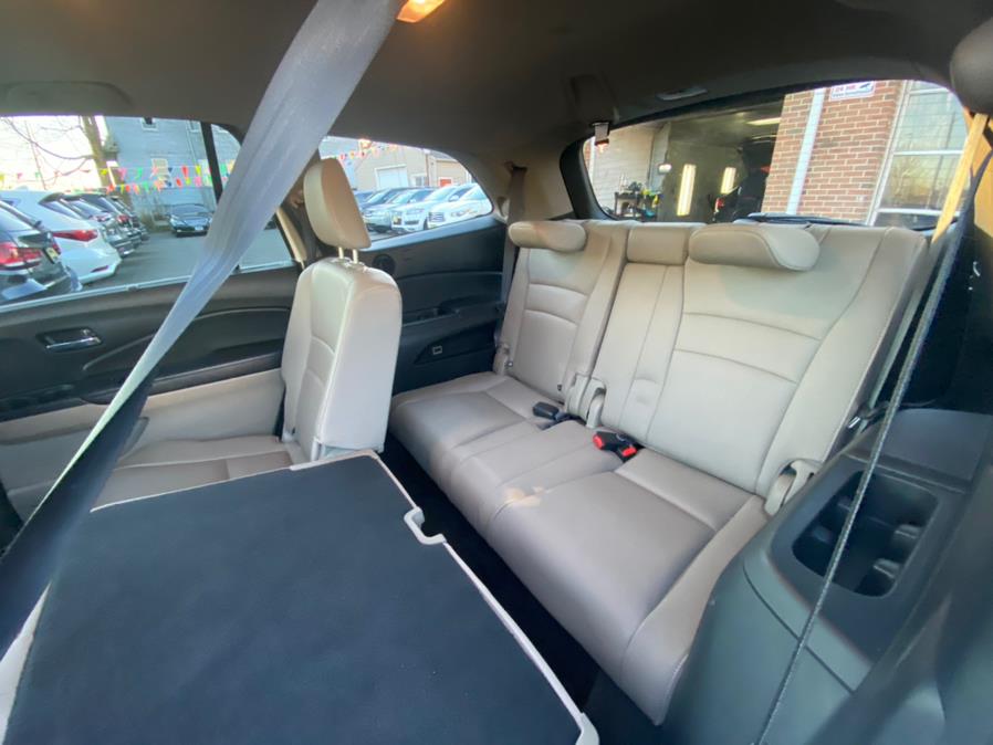 Used Honda Pilot AWD 4dr Touring w/RES & Navi 2016 | VEB Auto Sales. Hartford, Connecticut Used Honda Pilot AWD 4dr Touring w/RES & Navi 2016 | VEB Auto Sales. Hartford, Connecticut