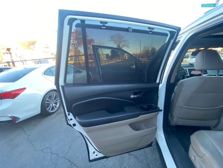 Used Honda Pilot AWD 4dr Touring w/RES & Navi 2016 | VEB Auto Sales. Hartford, Connecticut Used Honda Pilot AWD 4dr Touring w/RES & Navi 2016 | VEB Auto Sales. Hartford, Connecticut