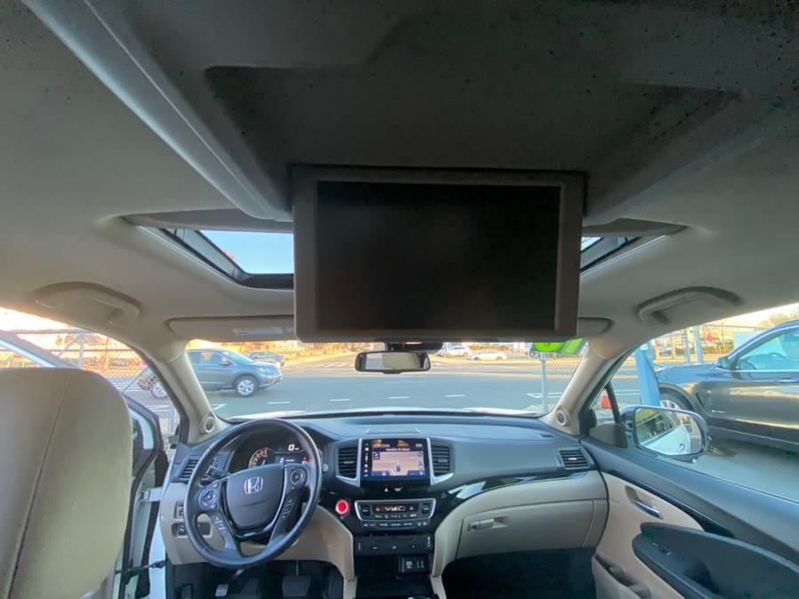 Used Honda Pilot AWD 4dr Touring w/RES & Navi 2016 | VEB Auto Sales. Hartford, Connecticut Used Honda Pilot AWD 4dr Touring w/RES & Navi 2016 | VEB Auto Sales. Hartford, Connecticut