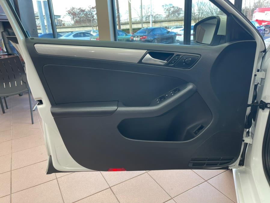 Used Volkswagen Jetta 1.4T SE Auto 2017 | Power Motors East. Massapequa Park, New York Used Volkswagen Jetta 1.4T SE Auto 2017 | Power Motors East. Massapequa Park, New York