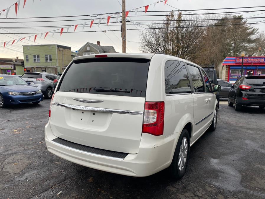 Used Chrysler Town & Country 4dr Wgn Touring 2013 | CT Auto. Bridgeport, Connecticut Used Chrysler Town & Country 4dr Wgn Touring 2013 | CT Auto. Bridgeport, Connecticut