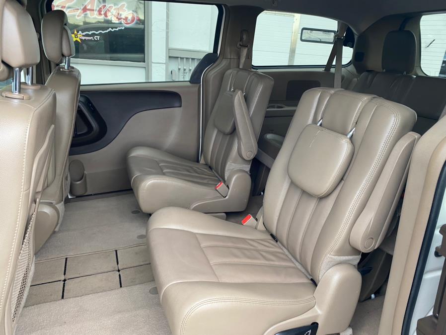 Used Chrysler Town & Country 4dr Wgn Touring 2013 | CT Auto. Bridgeport, Connecticut Used Chrysler Town & Country 4dr Wgn Touring 2013 | CT Auto. Bridgeport, Connecticut