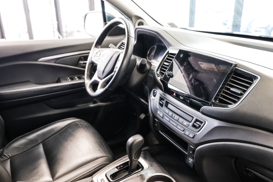 Used Honda Pilot EX-L AWD 2020 | 26 Motors Long Island. ELMONT, New York Used Honda Pilot EX-L AWD 2020 | 26 Motors Long Island. ELMONT, New York