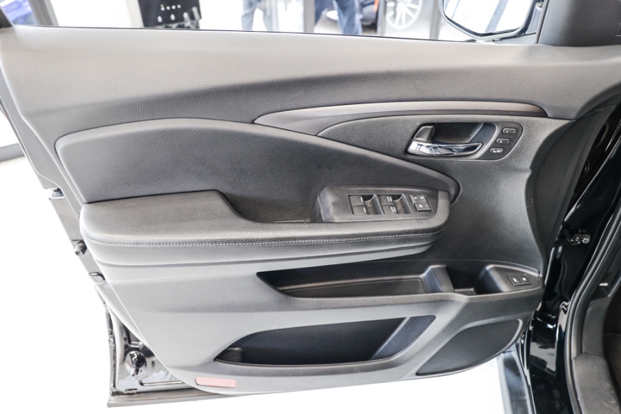 Used Honda Pilot EX-L AWD 2020 | 26 Motors Long Island. ELMONT, New York Used Honda Pilot EX-L AWD 2020 | 26 Motors Long Island. ELMONT, New York