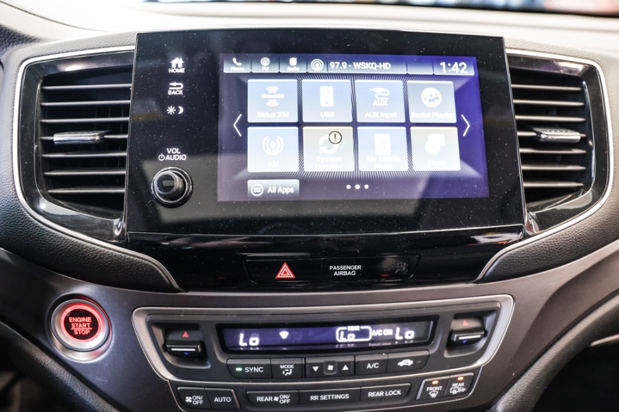 Used Honda Pilot EX-L AWD 2020 | 26 Motors Long Island. ELMONT, New York Used Honda Pilot EX-L AWD 2020 | 26 Motors Long Island. ELMONT, New York