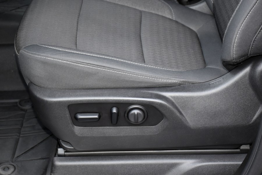 Used Chevrolet Silverado 1500 4WD Crew Cab LT 2020 | Highline Car Connection. Waterbury, Connecticut Used Chevrolet Silverado 1500 4WD Crew Cab LT 2020 | Highline Car Connection. Waterbury, Connecticut