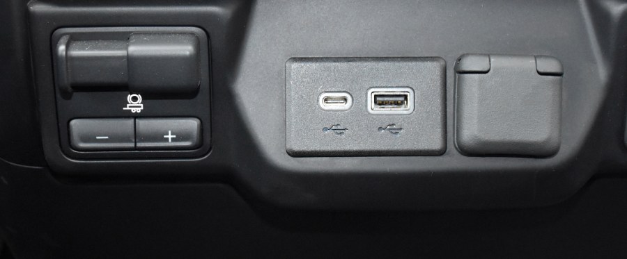 Used Chevrolet Silverado 1500 4WD Crew Cab LT 2020 | Highline Car Connection. Waterbury, Connecticut Used Chevrolet Silverado 1500 4WD Crew Cab LT 2020 | Highline Car Connection. Waterbury, Connecticut