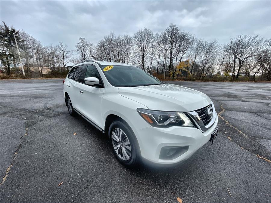 2017 Nissan Pathfinder 4x4 Platinum, available for sale in Stratford, Connecticut | Wiz Leasing Inc. Stratford, Connecticut