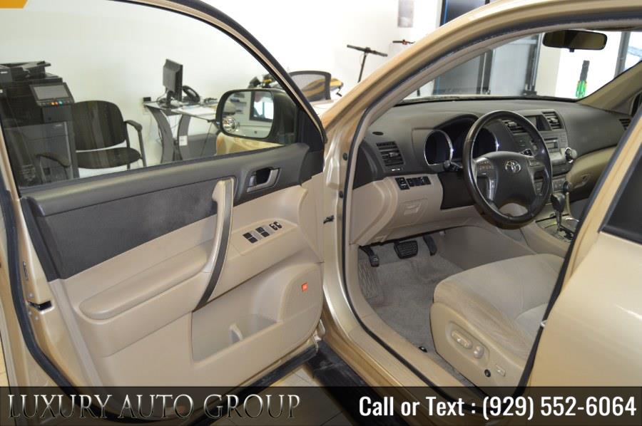 2008 Toyota Highlander FWD 4dr Sport (Natl), available for sale in Bronx, New York | Luxury Auto Group. Bronx, New York 2008 Toyota Highlander FWD 4dr Sport (Natl), available for sale in Bronx, New York | Luxury Auto Group. Bronx, New York
