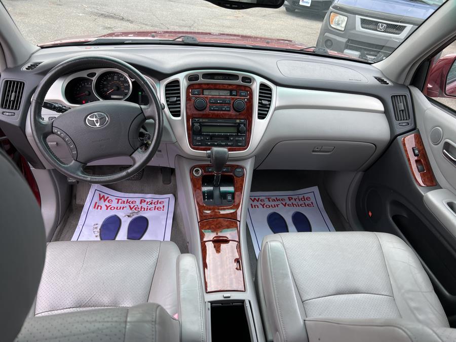 2005 Toyota Highlander 4dr V6 4WD w/3rd Row (Natl), available for sale in Springfield, Massachusetts | Absolute Motors Inc. Springfield, Massachusetts 2005 Toyota Highlander 4dr V6 4WD w/3rd Row (Natl), available for sale in Springfield, Massachusetts | Absolute Motors Inc. Springfield, Massachusetts