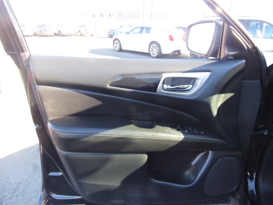 2020 Nissan Pathfinder FWD SV, available for sale in Irvington, New Jersey | NJ Used Cars Center. Irvington, New Jersey 2020 Nissan Pathfinder FWD SV, available for sale in Irvington, New Jersey | NJ Used Cars Center. Irvington, New Jersey