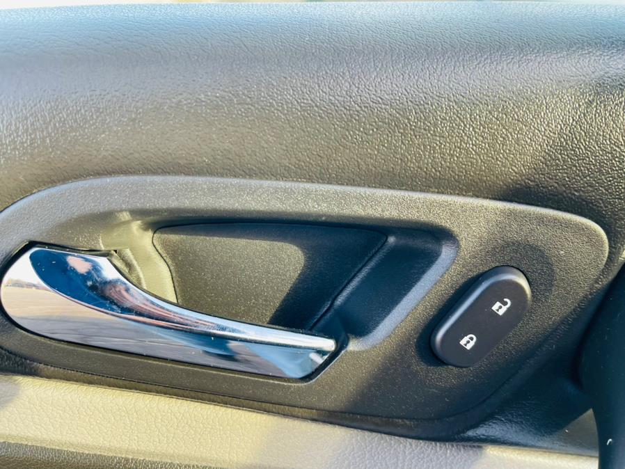 2006 Saturn VUE 4dr V6 Auto AWD, available for sale in New Britain, Connecticut | Supreme Automotive. New Britain, Connecticut 2006 Saturn VUE 4dr V6 Auto AWD, available for sale in New Britain, Connecticut | Supreme Automotive. New Britain, Connecticut