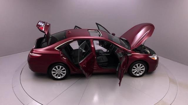 2016 Toyota Camry 4dr Sdn V6 Auto XLE, available for sale in Naugatuck, Connecticut | J&M Automotive Sls&Svc LLC. Naugatuck, Connecticut 2016 Toyota Camry 4dr Sdn V6 Auto XLE, available for sale in Naugatuck, Connecticut | J&M Automotive Sls&Svc LLC. Naugatuck, Connecticut