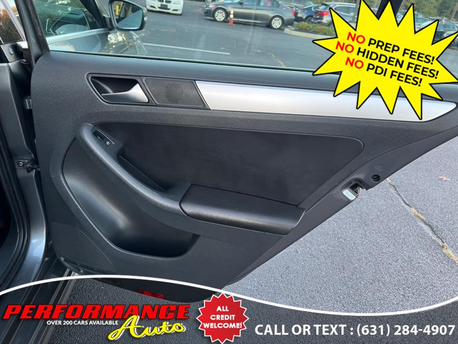 2013 Volkswagen Jetta Sedan 4dr Auto SE PZEV *Ltd Avail*, available for sale in Bohemia, New York | Performance Auto Inc. Bohemia, New York 2013 Volkswagen Jetta Sedan 4dr Auto SE PZEV *Ltd Avail*, available for sale in Bohemia, New York | Performance Auto Inc. Bohemia, New York