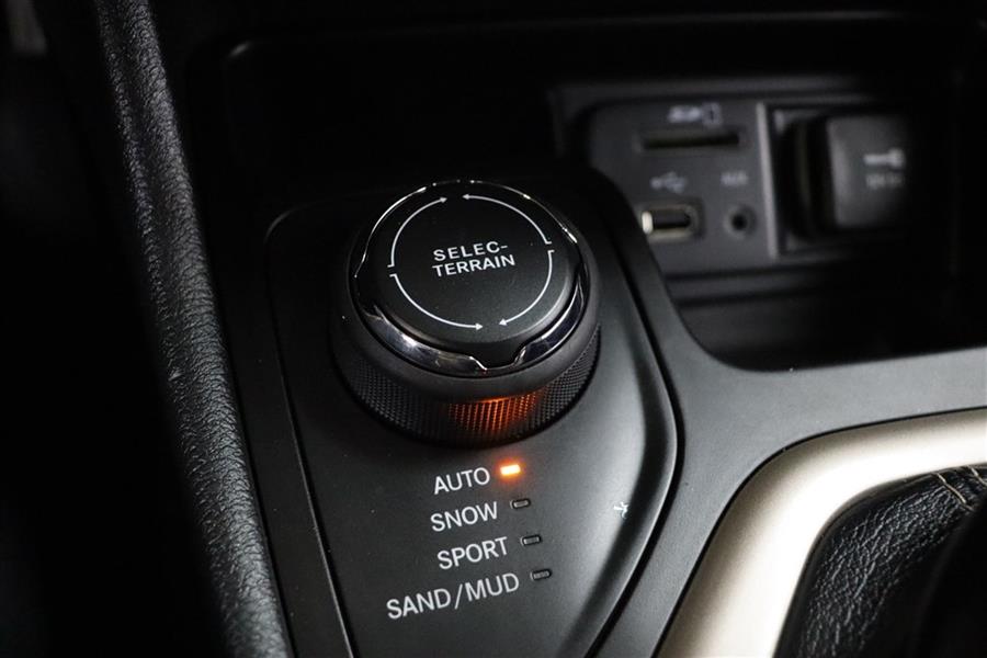Used Jeep Cherokee LATITUDE 2015 | Fast Track Motors. Paterson, New Jersey Used Jeep Cherokee LATITUDE 2015 | Fast Track Motors. Paterson, New Jersey