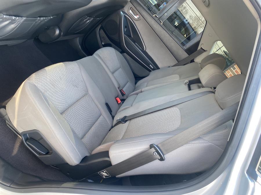 Used Hyundai Santa Fe SE 3.3L Auto AWD 2017 | Newfield Auto Sales. Middletown, Connecticut Used Hyundai Santa Fe SE 3.3L Auto AWD 2017 | Newfield Auto Sales. Middletown, Connecticut
