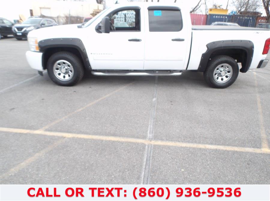 Used Chevrolet Silverado 1500 4WD Crew Cab 143.5" LT w/1LT 2007 | Lee Motors Sales Inc. Hartford, Connecticut Used Chevrolet Silverado 1500 4WD Crew Cab 143.5" LT w/1LT 2007 | Lee Motors Sales Inc. Hartford, Connecticut