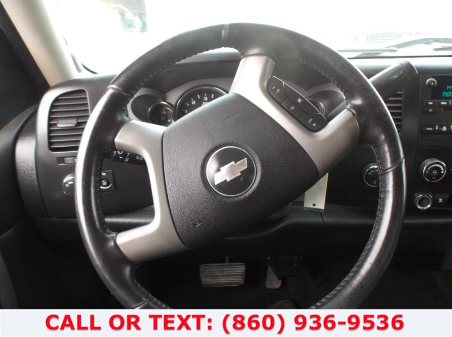 Used Chevrolet Silverado 1500 4WD Crew Cab 143.5" LT w/1LT 2007 | Lee Motors Sales Inc. Hartford, Connecticut Used Chevrolet Silverado 1500 4WD Crew Cab 143.5" LT w/1LT 2007 | Lee Motors Sales Inc. Hartford, Connecticut