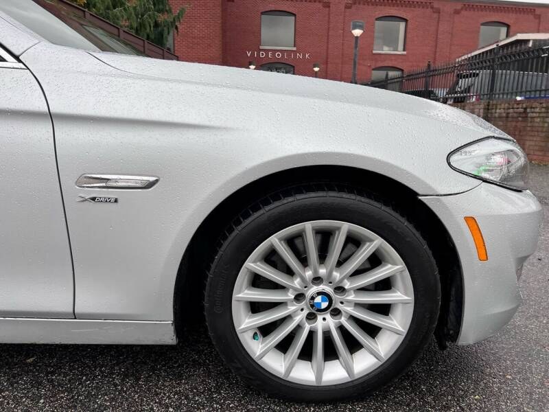 Used BMW 5 Series 4dr Sdn 535i xDrive AWD 2012 | Motorcars of Boston. Newton, Massachusetts Used BMW 5 Series 4dr Sdn 535i xDrive AWD 2012 | Motorcars of Boston. Newton, Massachusetts