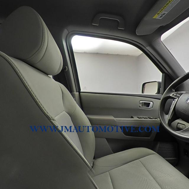 2013 Honda Pilot 4WD 4dr LX, available for sale in Naugatuck, Connecticut | J&M Automotive Sls&Svc LLC. Naugatuck, Connecticut 2013 Honda Pilot 4WD 4dr LX, available for sale in Naugatuck, Connecticut | J&M Automotive Sls&Svc LLC. Naugatuck, Connecticut