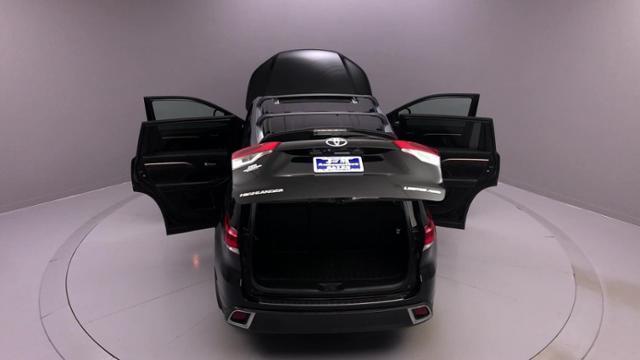 2018 Toyota Highlander Limited V6 AWD, available for sale in Naugatuck, Connecticut | J&M Automotive Sls&Svc LLC. Naugatuck, Connecticut 2018 Toyota Highlander Limited V6 AWD, available for sale in Naugatuck, Connecticut | J&M Automotive Sls&Svc LLC. Naugatuck, Connecticut