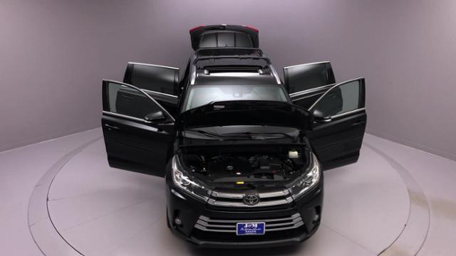 2018 Toyota Highlander Limited V6 AWD, available for sale in Naugatuck, Connecticut | J&M Automotive Sls&Svc LLC. Naugatuck, Connecticut 2018 Toyota Highlander Limited V6 AWD, available for sale in Naugatuck, Connecticut | J&M Automotive Sls&Svc LLC. Naugatuck, Connecticut