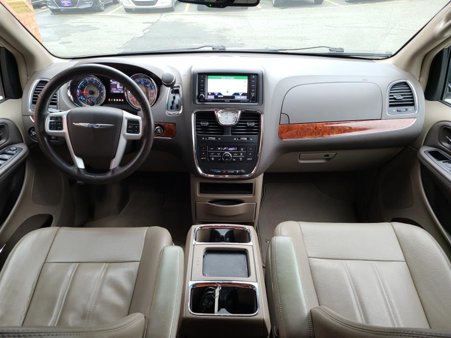2014 Chrysler Town & Country 4dr Wgn Touring, available for sale in Waterbury, Connecticut | National Auto Brokers, Inc.. Waterbury, Connecticut 2014 Chrysler Town & Country 4dr Wgn Touring, available for sale in Waterbury, Connecticut | National Auto Brokers, Inc.. Waterbury, Connecticut