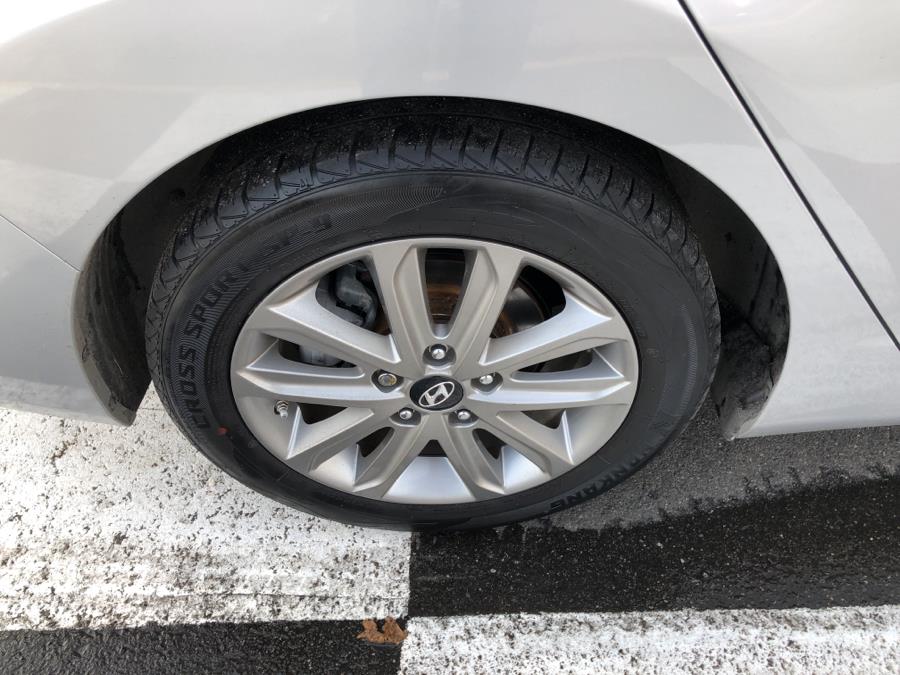 Used Hyundai Elantra 4dr Sdn Auto SE 2015 | National Auto Brokers, Inc.. Waterbury, Connecticut Used Hyundai Elantra 4dr Sdn Auto SE 2015 | National Auto Brokers, Inc.. Waterbury, Connecticut