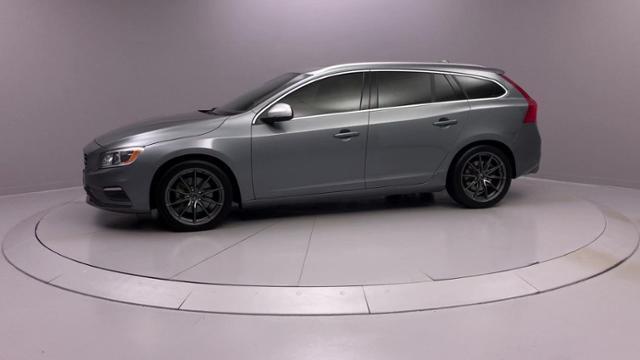 Used Volvo V60 4dr Wgn T6 R-Design Platinum AWD *L 2016 | J&M Automotive Sls&Svc LLC. Naugatuck, Connecticut Used Volvo V60 4dr Wgn T6 R-Design Platinum AWD *L 2016 | J&M Automotive Sls&Svc LLC. Naugatuck, Connecticut