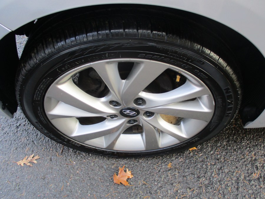 Used Hyundai Veloster Dual Clutch 2017 | Cos Central Auto. Meriden, Connecticut Used Hyundai Veloster Dual Clutch 2017 | Cos Central Auto. Meriden, Connecticut
